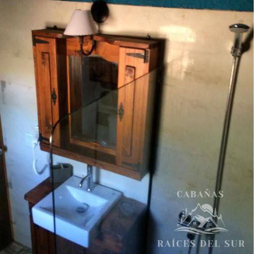 Cocina equipada con mobiliario de madera